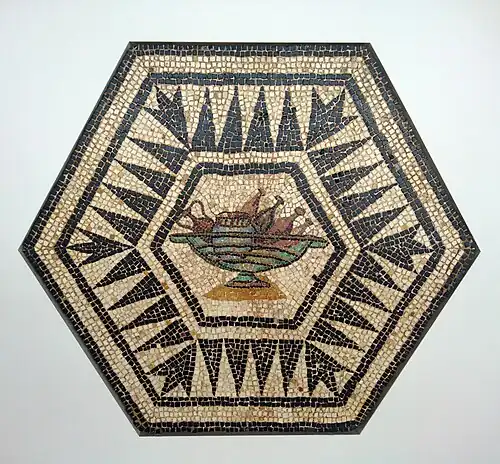 « Mosaïque au rafraîchissoir » : le rafraîchissoir.