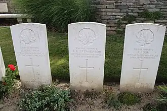Tombes de 3 soldats canadiens tombés le 29 septembre 1918.