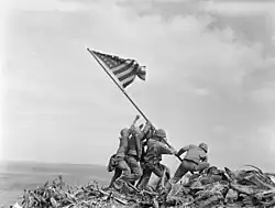 Description de l'image Raising the Flag on Iwo Jima, larger.jpeg.