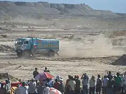 Un compétiteur de camion dans la San Juan en Argentine.