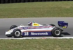 Vue du flanc gauche de la March 821.