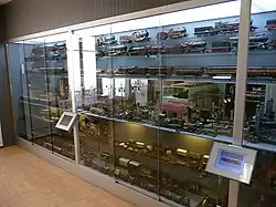 Vitrines d'exposition du 1er&nbsp;étage.