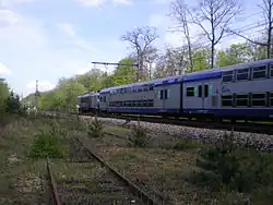 Rame V2N poussée par une locomotive BB 7200.