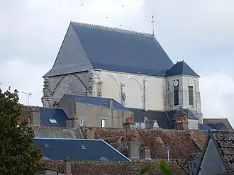 Vue de l'abbatiale Saint-Guinefort de Saint-Satur.