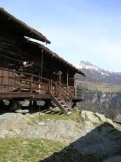 Rascard médiéval à Triatel.