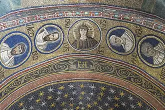 Médaillons de l'arche surmontant l'abside.