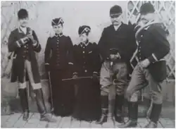 Raymond Thuret et son épouse Marthe, Suzanne Thuret, sa sœur, , Eugène de Waldner, son beau-frère, Jean de Barrau en tenue du rallye Champroux