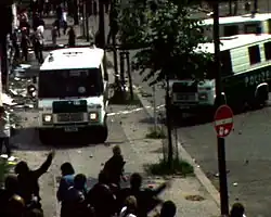 Ouest : déploiement de police devant une manifestation contre la visite du président américain Ronald Reagan, 11 juin 1982.