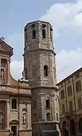 Le campanile.