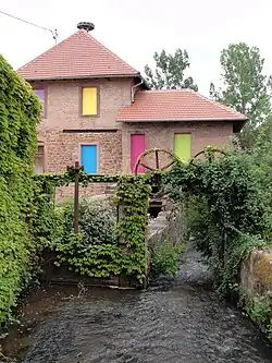 Moulin seigneurial (1601), 5 rue du Moulin.