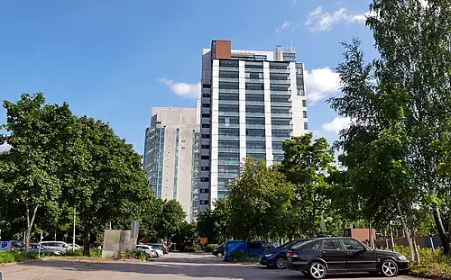 Au premier plan la Reimantorni et derrière la Reimarintorni.