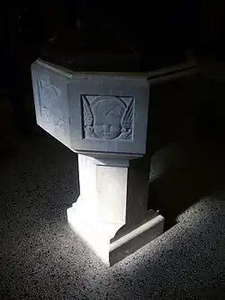Baptistère.