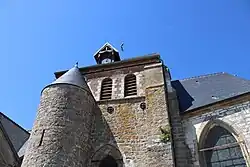 La partie supérieure de l'église a été reconstruite en 1886 avec l'ajout d'une horloge.