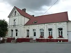 L'école communale mixte.