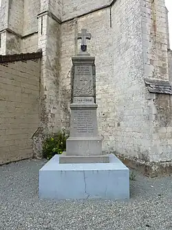 Le monument aux morts.