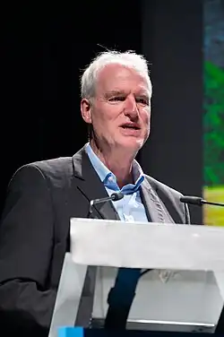Ron Boschma, récipiendaire du prix Vautrin-Lud 2024 lors de son allocution de remerciements.
