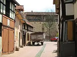 Rempart avec chemin de ronde, rue de la Poste