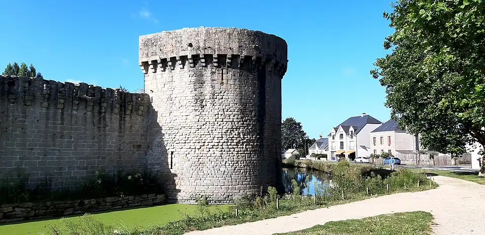 Tour de Kerbernet ou Saint-Michel.