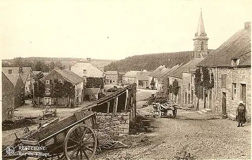 Une rue du village de Resteigne.
