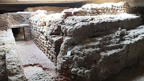 Vestiges des thermes du camp.