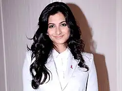 Description de l'image Rhea kapoor elle breast cancer carnival.jpg.