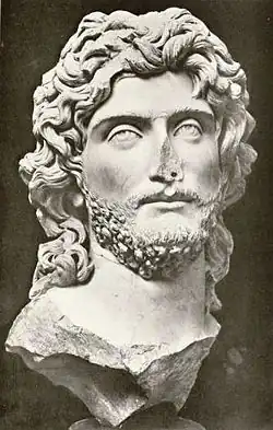 Portrait d'homme. Athènes, découvert dans le théâtre de Dionysos. 200-210 EC