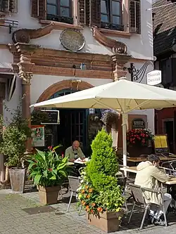 Portail d'une maison du XVIIe&nbsp;siècle, 7 Grande-Rue.