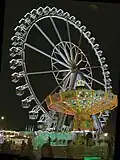 Une grande roue de nuit