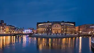 Avec, au fond, l'opéra royal de Stockholm. Janvier 2016.