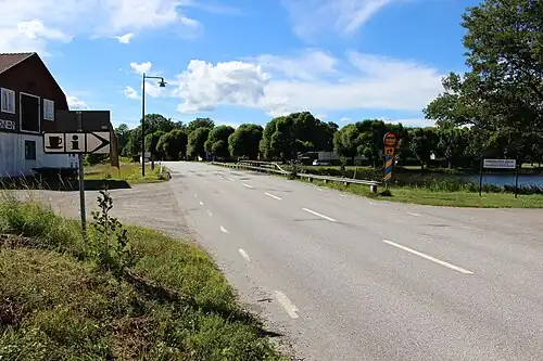 La route devant l'usine de Forsmark.