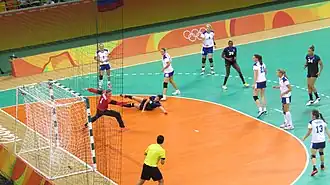 Chloé Bulleux à terre après avoir marqué