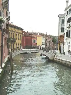 Ponte Rosso reliant le fondamenta Rossa  au fondamenta dei Cereri
