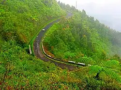 La route menant au volcan Telomoyo