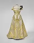 Robe en satin, entre 1890 et 1900.