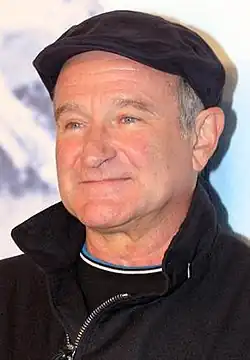Robin Williams, voix de Dennis le chien