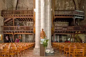 Les orgues et les mezzanines.