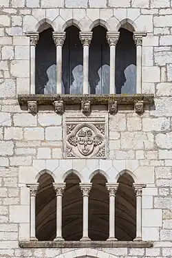 Détails de la façade de la Porte Sainte.