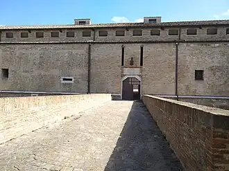 La cour intérieure.