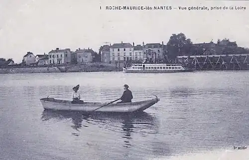 Canotage en Loire devant Roche-Maurice-lès-Nantes