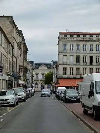 Rue Audry-de-Puyravault, au fond la poste.