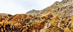 Rocher des Dents depuis le Plan d'eau du Saint-Bernard à Polset.
