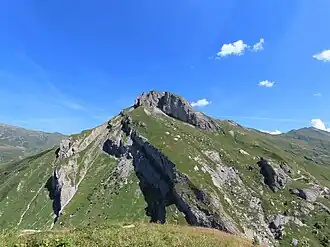 Le rocher du Vent depuis le roc du Biolley au sud.