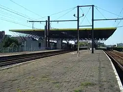 voies, quais et bâtiment