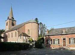 Église Saint-Brice et maison typique.