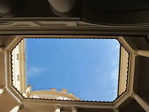 Forme supérieure du cloître.