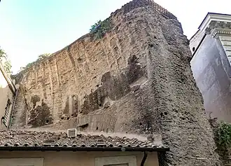 Partie nord-est de la rotonde, conservée sur toute sa hauteur.