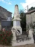 Le monument aux morts à l'entrée du cimetière (oct.&nbsp;2012)