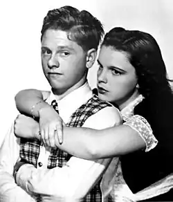 Mickey Rooney et Judy Garland dans l'un des films consacrés au personnage d'Andy Hardy, inspiration d'Archie Andrews.