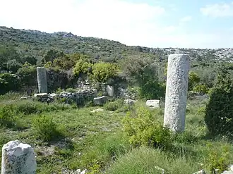 Bornes milliaires au sud ouest du village.