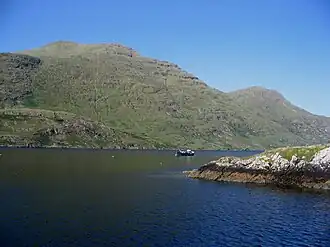 Killary Harbour au pied de Mweelrea depuis Rosroe Quay.
